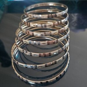 Cut Tri-Color Layered Semanario 7 Bangles Bracelets Oro Laminado 6mm, Sz 6